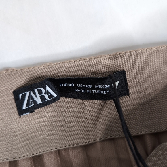 NWT Zara Gold Pleated Midi Skirt, Size XS - Picture 4 of 6
